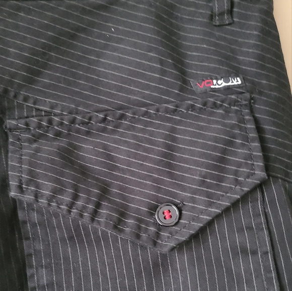 Volcom mens shorts sz.36  black/white striped - Picture 8 of 14